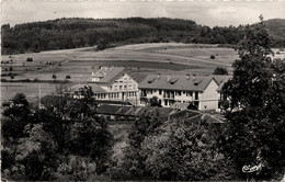 Saulcy Sur Meurthe * Vue Sur L'école Du Village * Panorama - Autres & Non Classés