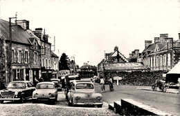 Montmartin Sur Mer * Place Dans Le Bourg Du Village * Automobile Voiture Ancienne - Montmartin Sur Mer