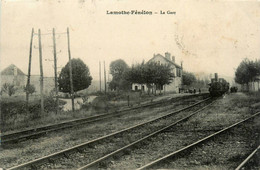 Lamothe Fénélon * Vue Sur La Gare Du Village * Train Locomotive * Ligne Chemin De Fer - Other & Unclassified