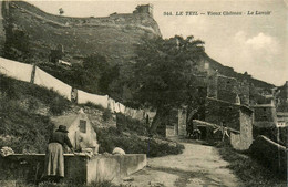 Le Teil * Le Lavoir Et Le Vieux Château * Laveuse Lavandière Blanchisseuse - Le Teil