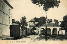 Ile De Ré * St Martin * Vue Sur La Porte Thoiras * Train Tramway Tram * Ligne Chemin De Fer - Saint-Martin-de-Ré