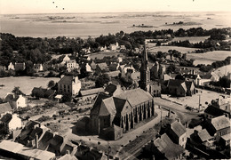 Arradon * Vue Aérienne Du Village , Place De L'église Et Vue Sur Le Golfe - Arradon