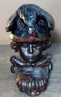 Buste Très Spéciale D'une Femme Avec Un Aigle Sur La Tête Avec Un Bec Au Chapeau, 21,5 Cm/ Bust Of Woman With Eagle - Autres & Non Classés