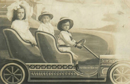 Surréalisme * Carte Photo Photo Montage * Enfants Dans Une Automobile Décor , La Louvière * Photographie Photographe - Photographs