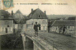 Ménétréol * Le Pont Du Canal * Villageois - Autres & Non Classés