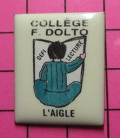 313g Pin's Pins / Beau Et Rare / THEME : ADMINISTRATIONS / L'AIGLE COLLEGE FRANCOISE DOLTO DEFI LECTURE - Administrations