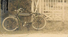 Moto Ancienne De Marque Type Modèle PEUGEOT Peugeot 1913 ? * Carte Photo * Motos Motocyclette Transport - Motorfietsen