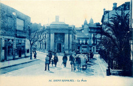 St Raphaël * Rue Et Vue Sur La Poste * Ptt * Attelage - Saint-Raphaël