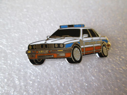 PIN'S    BMW   E 30   GENDARMERIE  LUXEMBOURG  Email Grand Feu  DEHA - BMW