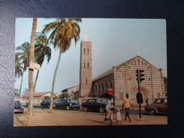 DAHOMEY COTONOU LA CATHEDRALE ANIMEE VOITURES ANCIENNES DS - Dahomey