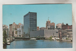 CPSM MILWAUKEE (Etats Unis-Wisconsin) - The Milwaukee Riverflanked By Stately Banks And Office Buildings.... - Milwaukee