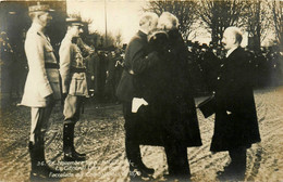 Haguenau * Carte Photo * Le Général GERARD Donne L'accolade Aux Combattants De 1870 * 26 Novembre 1918 * Militaria Ww1 - Haguenau