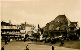 St Dizier * La Place Et Le Théâtre * Café Du Commerce - Saint Dizier