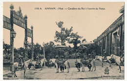 CPA - ANNAM - Hué - Cavaliers Du Roi à L'entrée Du Palais - Viêt-Nam