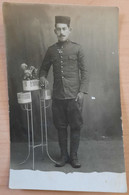 Photo D'un Homme En Uniforme   - Soldat  - Carte Photo - Portrait - Fotografia