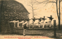 Joinville Le Pont * école Normale De Gymnastique De La Ville * Redoute De La Faisanderie * équilibre Sur La Poutre * Gym - Joinville Le Pont