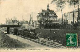 Maison Laffitte * Vue Sur L'hôtel De Ville * Passage Du Train * Ligne Chemin De Fer - Joinville Le Pont