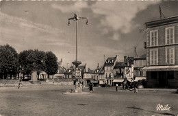 Avallon * La Place Vauban * Café Bar - Avallon