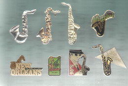 PINS PIN'S MUSIQUE 1318 SAXO SAXOPHONE EN RELIEF CONCORDIA LA POUTROIE JAZZ IAC NEW ORLEANS   LOT 8 PINS - Musique