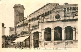 Bourdeilles * La Halle Et Les Remparts Du Château * Grand Café De La Halle - Other & Unclassified