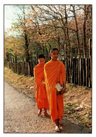 CPM - THAÏLAND - The Monks Go Out To Receive The Offering Early In The Morning ... Edition Phornthip Phatana Ltd - Tailandia