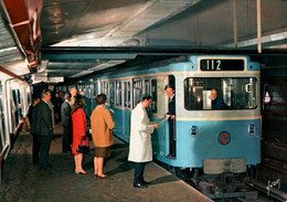 CPM - PARIS - METRO - Rame Sur Pneumatiques En Station - Edition Yvon - Métro