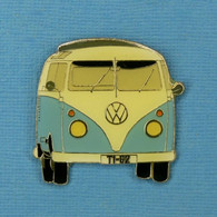 1 PIN'S //  ** LE MYTHIQUE / COMBI VOLKSWAGEN ** - Volkswagen