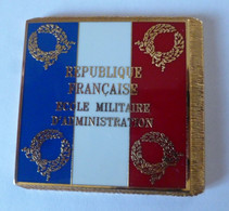 DRAPEAU ECOLE MILITAIRE D' ADMINISTRATION   En Métal Doré - Drapeaux