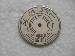Pin's Musique Chanteur Patrick BRUEL "Si Ce Soir " - Badge Pin En Forme Vinyl CD - Musique
