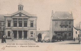 NEUFCHATEAU - PLACE DE L'HOTEL DE VILLE - Neufchâteau