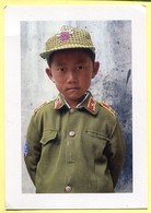 TIBET - Enfant Tibétain En Costume De L'armée Chinoise .Tibetan Child Wearing A Chinease Army Costume.Pierre Yves Ginet - Tibet