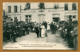 MAULE  (78) : " CAVALCADE HISTORIQUE - LA REINE DEVANT L'HOTEL-DE-VILLE " - Maule