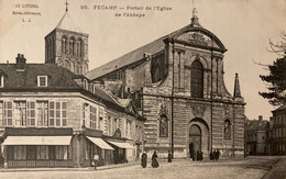 Fécamp - Place Et Portail De L’église De L’abbaye - Café De L’hôtel De Ville - Fécamp