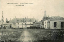 Les Herbiers * Le Château Du Bois Tissendeau * Vue Prise De L'allée - Les Herbiers