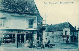 Voves * Carrefour Du Centre * Quincaillerie H. GRAVERRY Et Garage Central Automobiles * Pompe à Essece - Andere & Zonder Classificatie