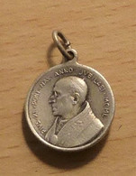 Médaille Pape Pie XII Jubilé 1950 Et Apôtres Pierre Et Paul Au Revers - Religion & Esotérisme