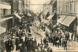 Romilly Sur Seine * Le Défilé De La Saint Louis * Fête Locale * Orchestre Fanfare Dans Rue De La Commune - Romilly-sur-Seine