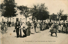 Ile De Ré * Une Noce Sortant De L'église D'ars * Mariage Fête Coiffe - Ile De Ré