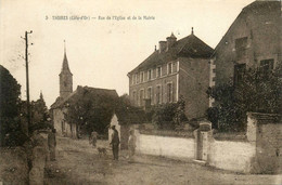 Thoires * La Rue De L'église Et De La Mairie * Villageois - Sonstige & Ohne Zuordnung