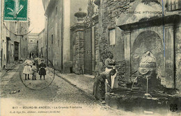 Bourg St Andéol * Rue Du Village Et La Grande Fontaine - Bourg-Saint-Andéol