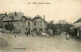 Moux * La Place * La Poste Et L'école Du Village * Attelage Boeufs - Autres & Non Classés