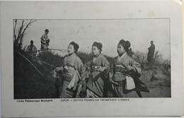 Delcampe - Japon - Osaka - Jeunes Femmes En Promenade à Osaka - Young Women - Carte Postale Non Voyagée - Osaka