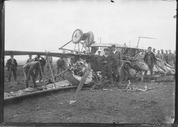 Cliché Albuminé Non Situé D'un Accident D'Avion Pendant La Guerre 1914-18 - Aviation, Aviateur - Voir Description - Accidents