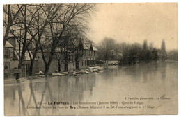 CPA   94   LE PERREUX     -    LES INONDATIONS JANVIER 1910    -  QUAI DE HALAGE LE GARAGE SEYLER AU PONT DE BRY - Inondations