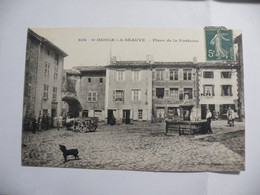 A503 . CPA. 43. SAINT DIDIER LA SEAUVE. (Haute Loire).Place De La Fontaine. Beau Plan Animé. écrite & Voyagée 1907 - Saint Didier En Velay