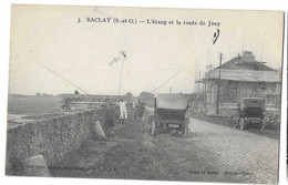 CPA  Saclay   L'étang Et La Route De Jouy - Saclay