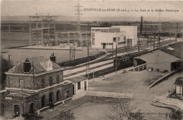 Courville Sur Eure * La Gare Du Village Et La Station électrique * Ligne Chemin De Fer - Courville