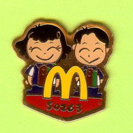 Pin's Mac Do McDonald's Chine S0263 Équipiers - 3A23 - McDonald's