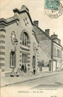 Courville * Rue Et Façade De La Salle Des Fêtes * Villageois - Courville