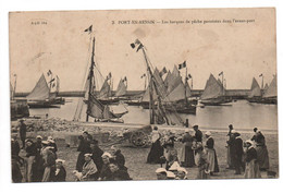 PORT EN BESSIN (14) - LES BARQUES DE PECHE PAVOISEES DANS L'AVANT PORT - Port-en-Bessin-Huppain